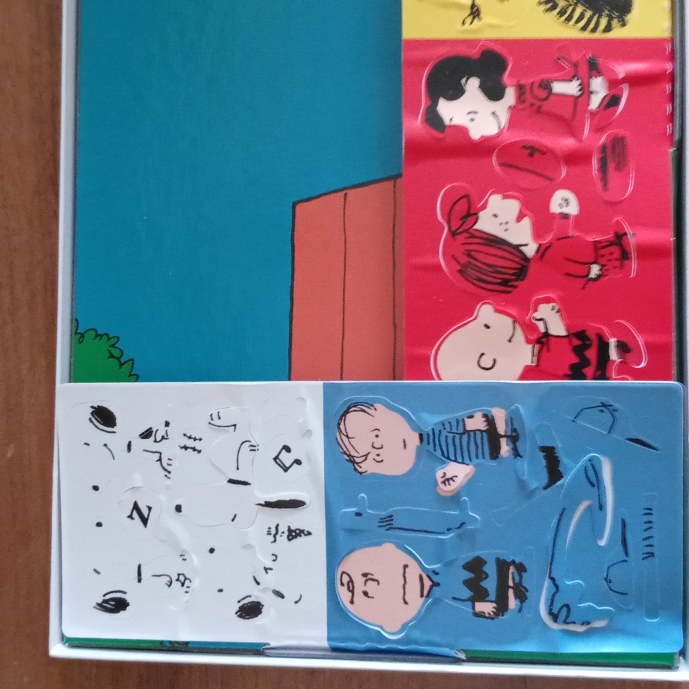LAST CHANCE Snoopy colorforms set - Picture 5 of 8